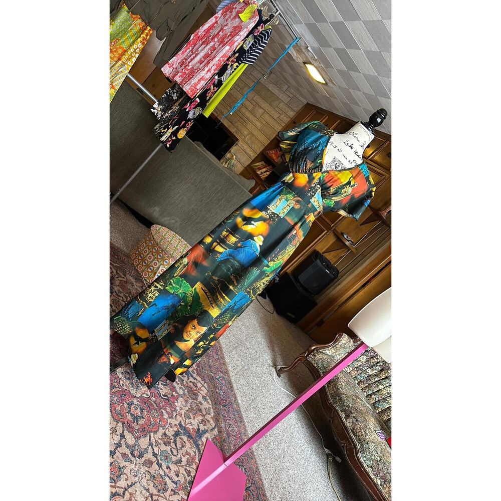Vintage 70s photorealistic Hawaiian dress cape
